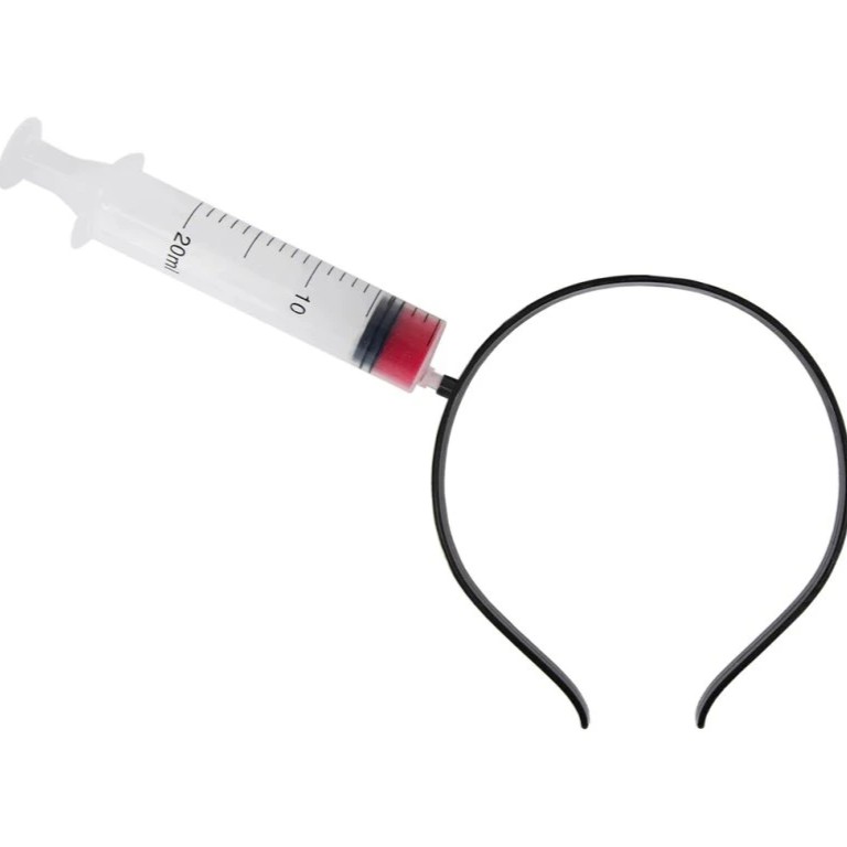 Čelenka se stříkačkou