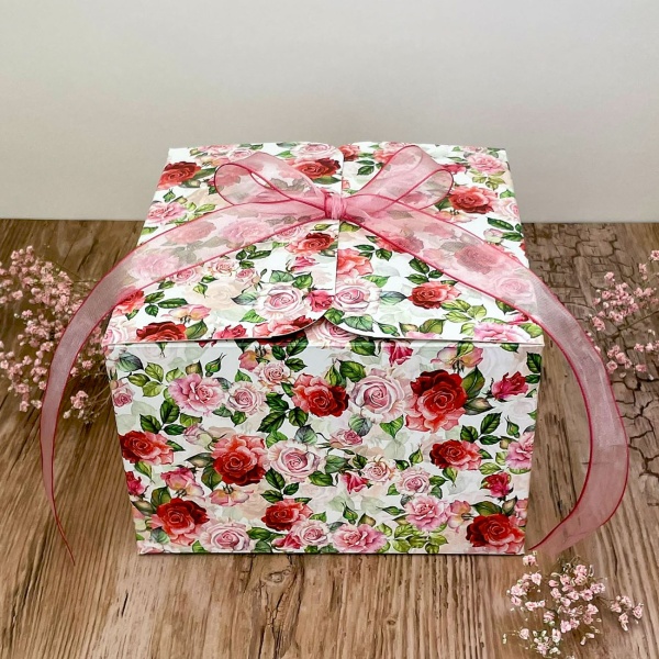 Krabička na výslužku so stuhou Ruža 1 ks - 11 x 11 x 7 cm