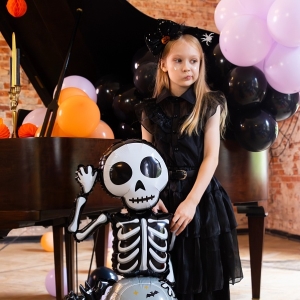 Fóliový balónek Kostra na halloweenském náhrobku 58x120,5cm
