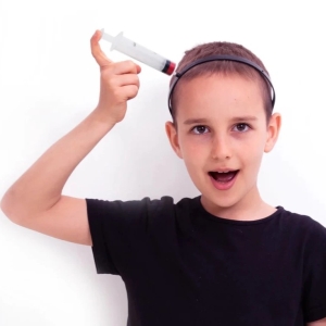 Čelenka se stříkačkou