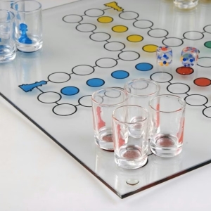 Člověče nezlob se s panáky