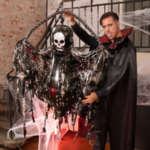 Fóliový balónek smrt v řetězech 118x150cm