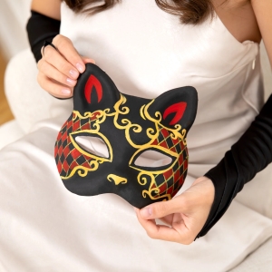 Maska kočka z bílého papíru