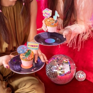 Papírové talíře Disco 18 cm 6 ks