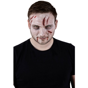 Tetování na obličej otevřených ran s krví