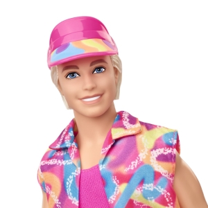 Barbie Ken ve filmovm obleku na kolekovch bruslch